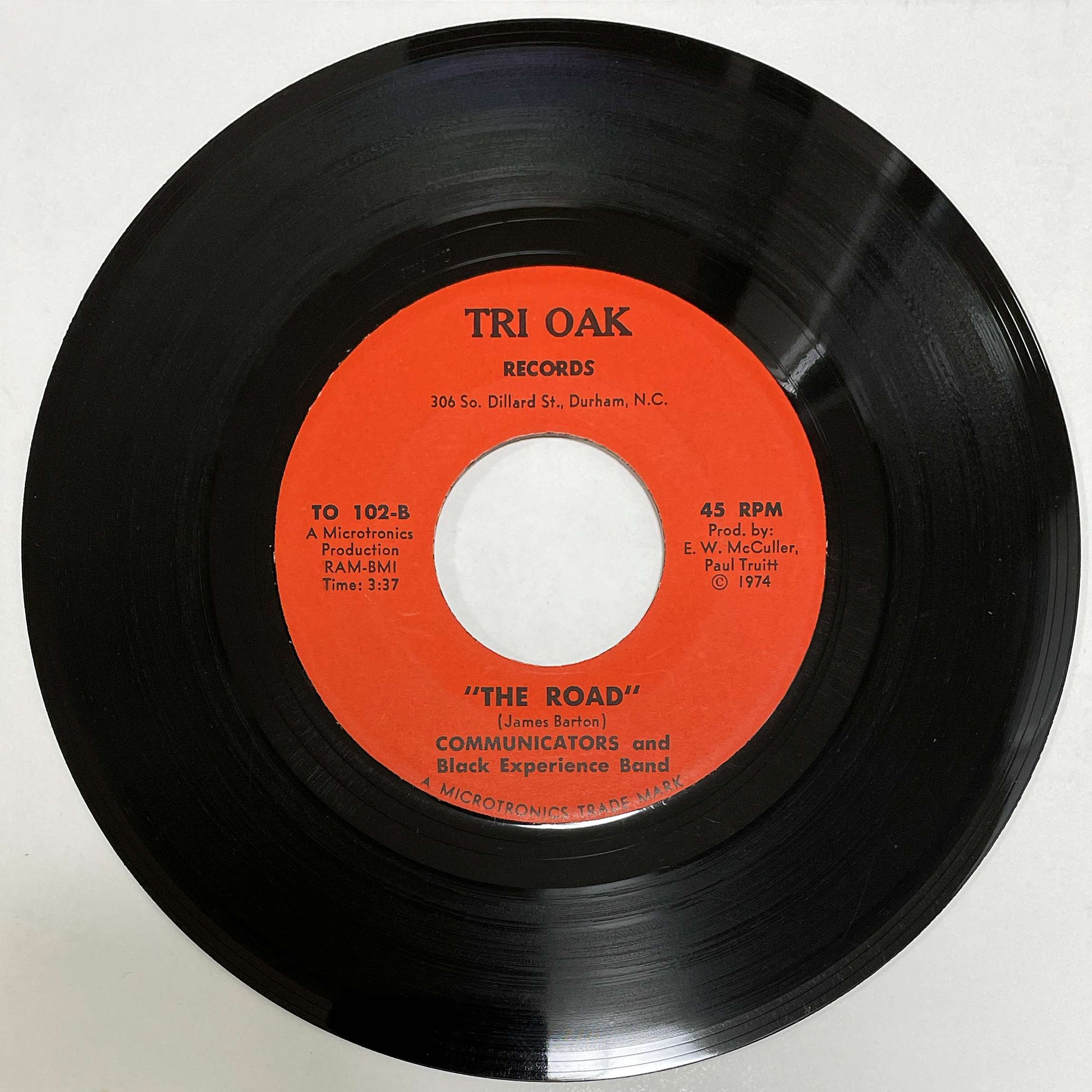 Communicators And Black Experience Band – Has Time Really Changed / The Road (Tri Oak Records) 45